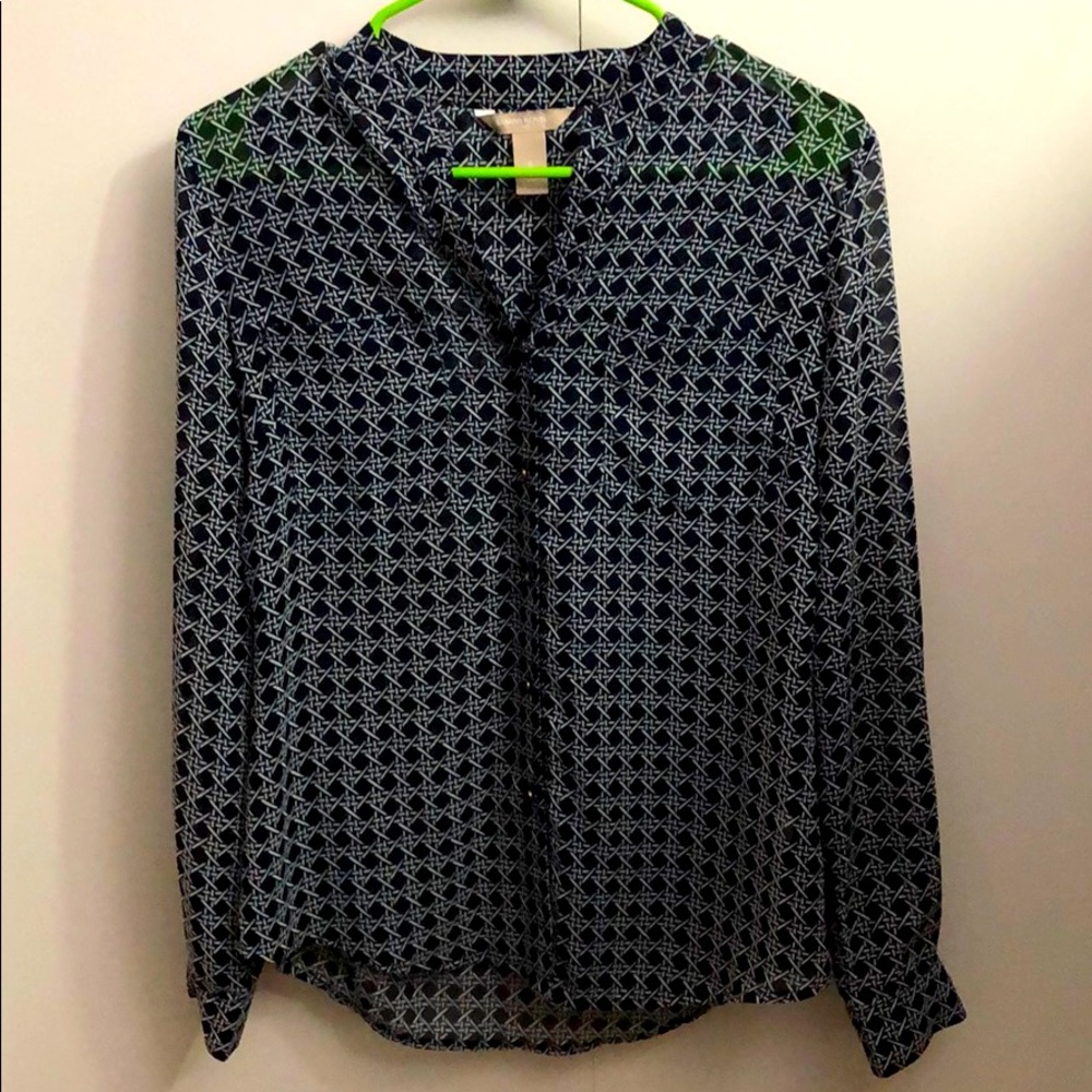 Banana Republic chic print top- v neck